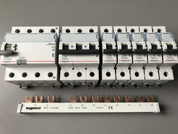 Legrand ***SET*** FI: 1x 411765 + 1x LS-C16A-3polig 403545 + 5x LS-C16A-1polig 403434 + 1x 004980 Sammelschiene